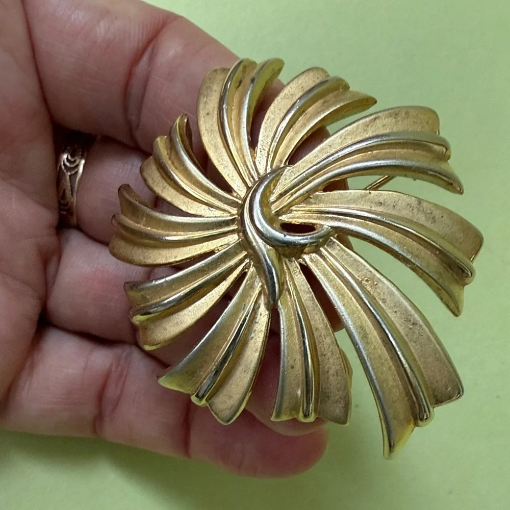 Vintage Trifari Gold Large Swirl Brooch